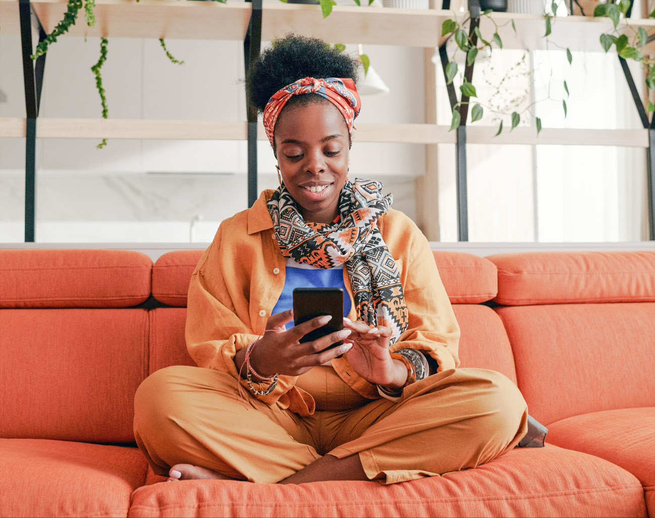 woman-orange-couch-diva-plavalaguna